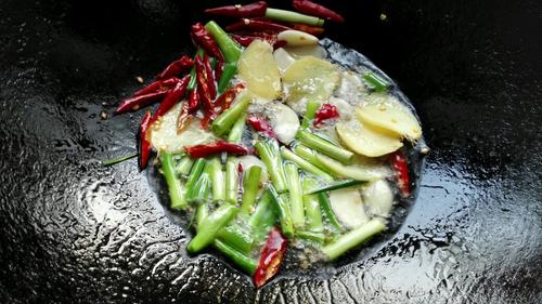 【鸡丁炒毛豆】