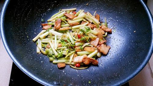 【香芹腐竹炒肉片】