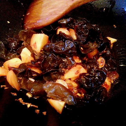 【鱼香虎皮鹌鹑蛋】