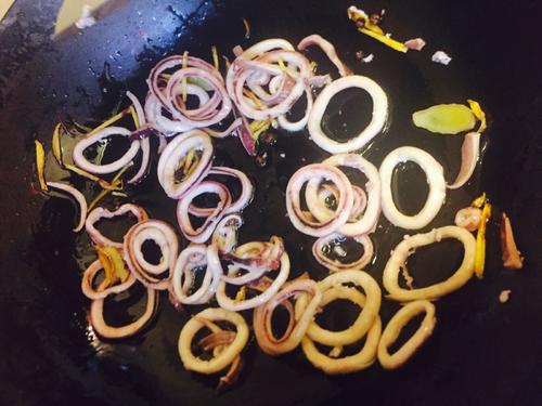 【爆炒鱿鱼】