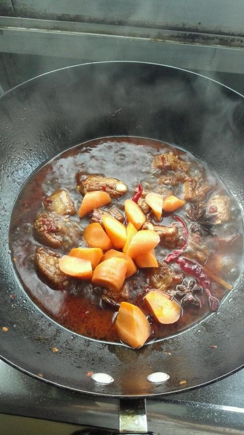 【川味土豆烧排骨】