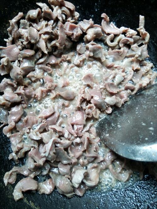 【野山椒炒鸡胗】