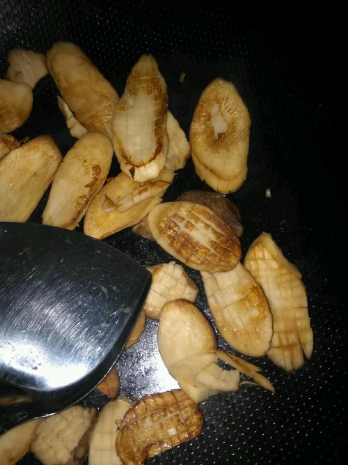 【酱汁杏鲍菇】