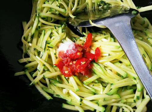 【剁椒炒嫩南瓜丝】