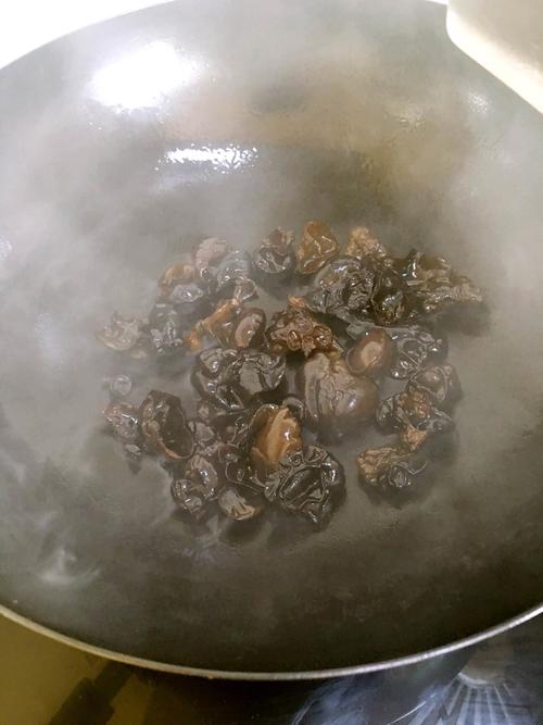 【黄瓜木耳炒鸡蛋】