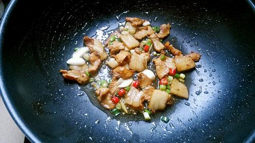 【香芹腐竹炒肉片】