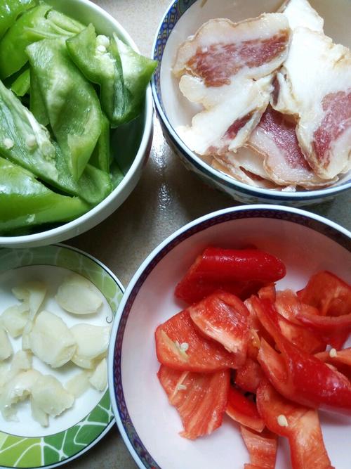 【辣椒炒腊肉】