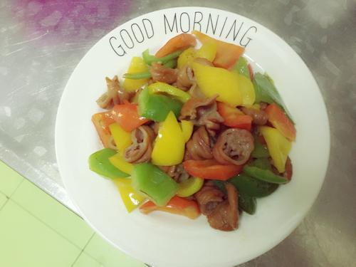 【缤纷彩椒肥肠】