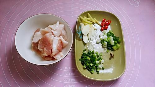 【香芹腐竹炒肉片】