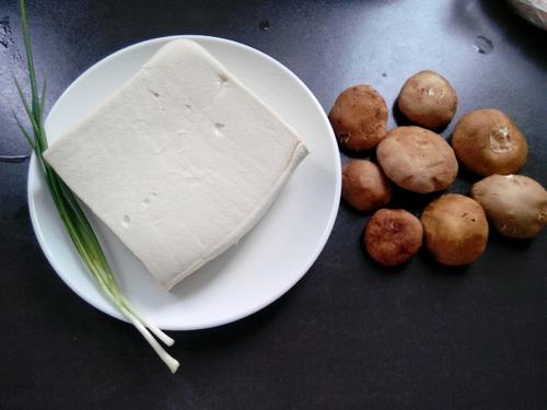 【香菇豆腐镶肉】