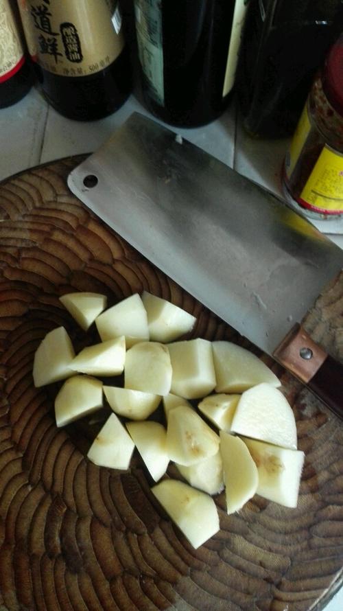 【川味土豆烧排骨】