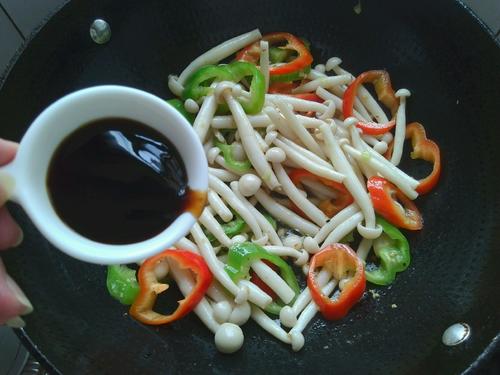 【彩椒耗油海鲜菇】