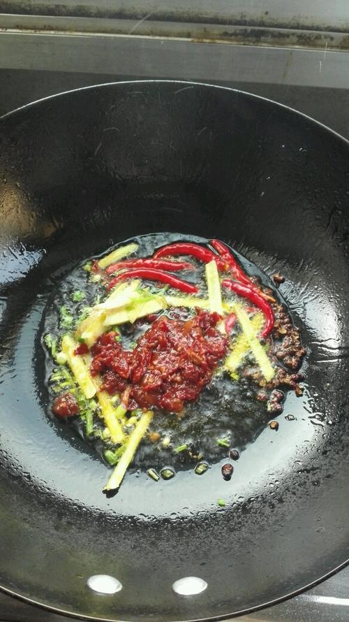 【川味土豆烧排骨】