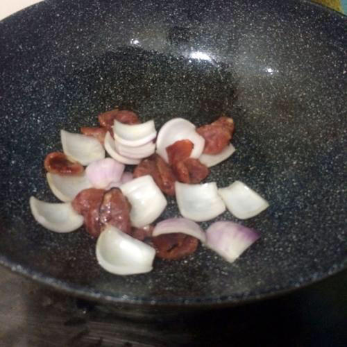 【青椒洋葱炒腊肠】