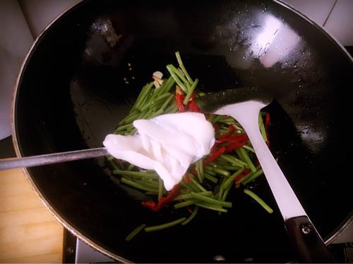 【素炒红薯梗子】