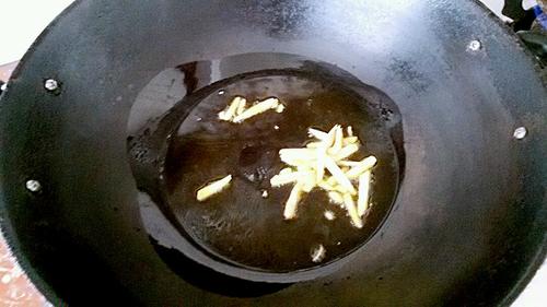 【醋溜尖椒牛肉】