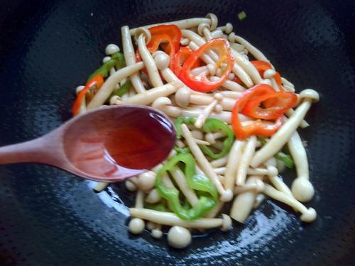 【彩椒耗油海鲜菇】