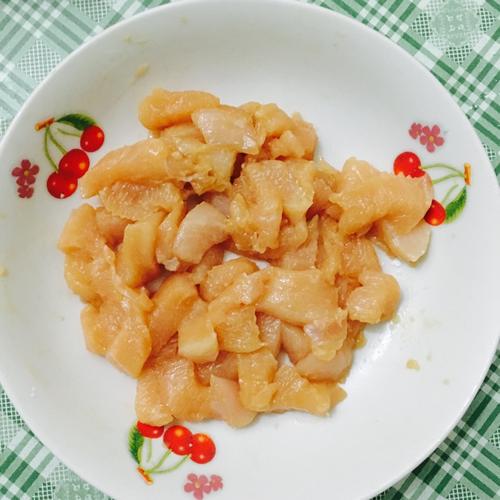 【彩椒菠萝鸡丁】