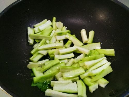 【丝瓜炒面包】