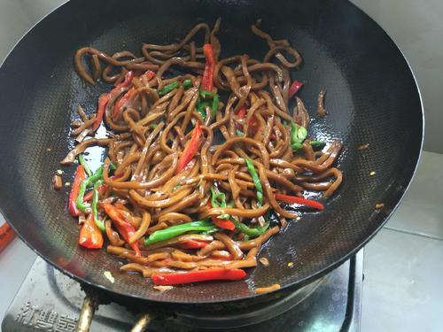 【红椒豆腐丝】