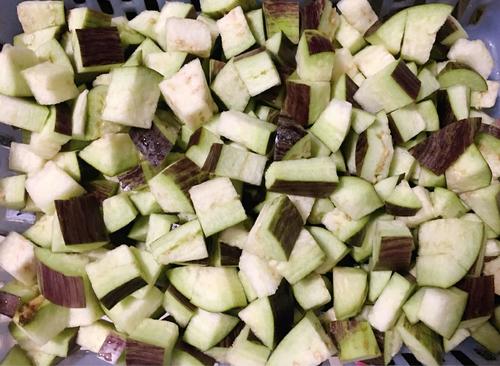 【香辣蚝油茄丁煲】