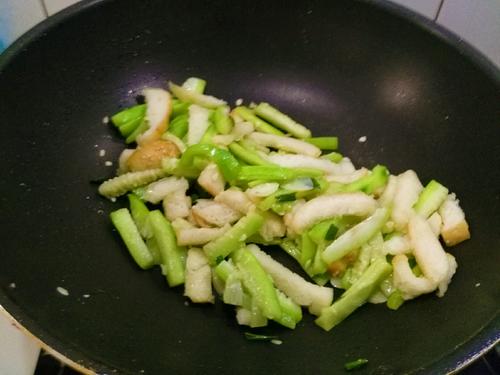 【丝瓜炒面包】