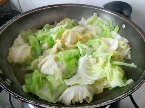 【咸肉干锅卷心菜】