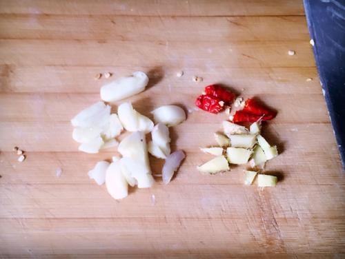 【素炒红薯梗子】