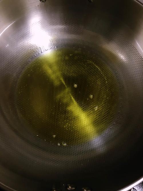 【香辣蚝油茄丁煲】