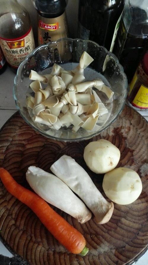 【川味土豆烧排骨】