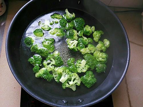 【彩椒肉沫炒西兰花】