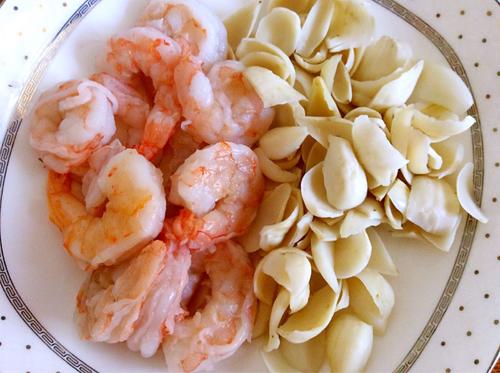 【西芹炒百合腰果虾仁】