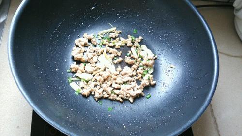 【彩椒肉沫炒西兰花】