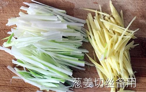 【【葱油拌蚬子肉】】