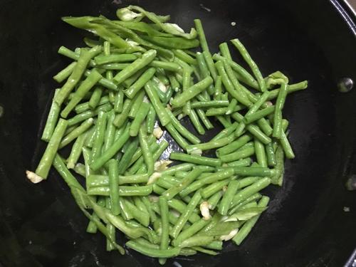 【蒜蓉豆角炒茄子】