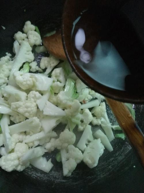 【辣椒炒花菜】