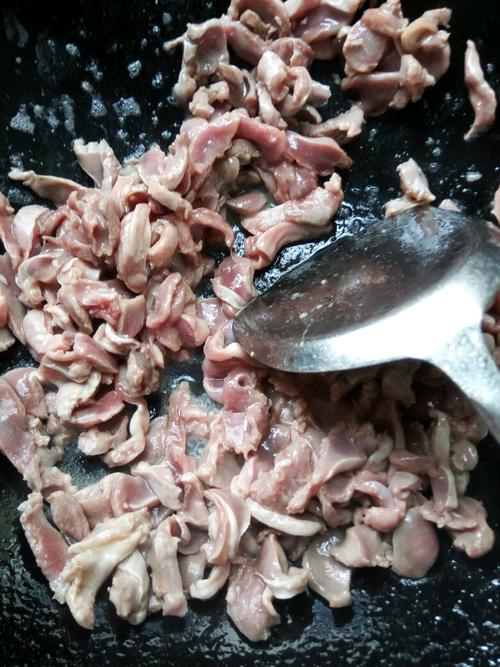 【野山椒炒鸡胗】