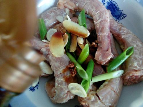 【干煎香辣鸡脖】