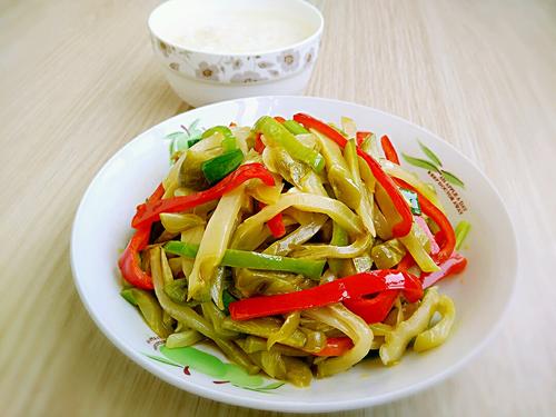 【双椒榨菜丝】