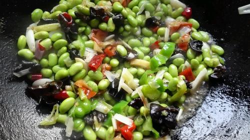 【毛豆炒木耳】