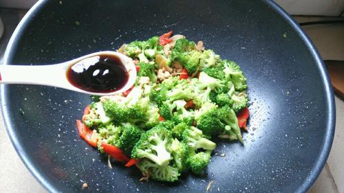 【彩椒肉沫炒西兰花】