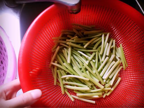 【素炒红薯梗子】