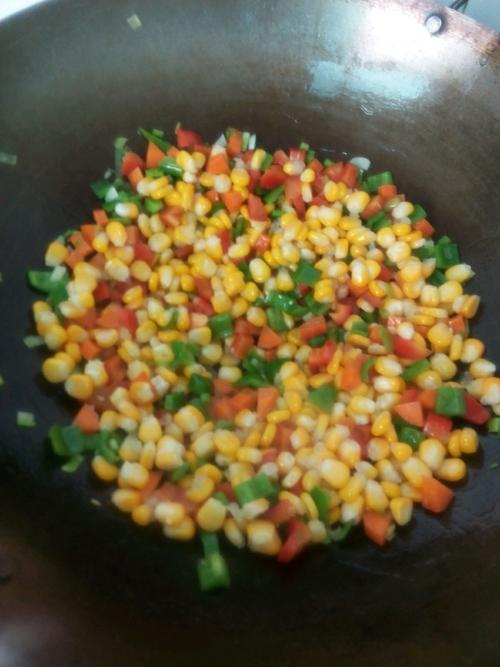 【彩椒炒玉米】
