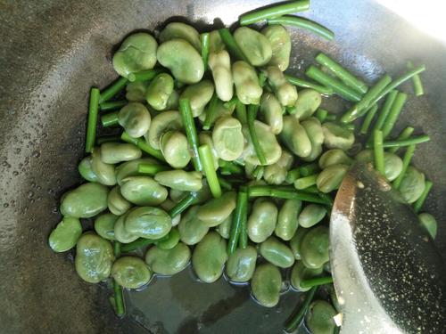 【青蚕豆炒蒜苗】