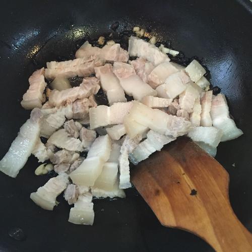 【彩椒炒五花肉】