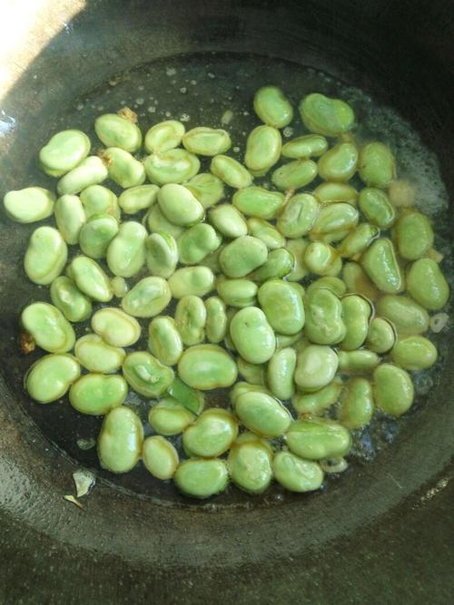 【青蚕豆炒蒜苗】