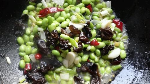 【毛豆炒木耳】