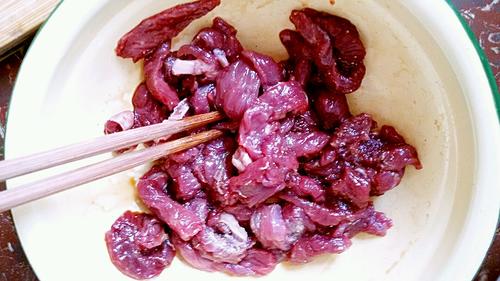 【醋溜尖椒牛肉】