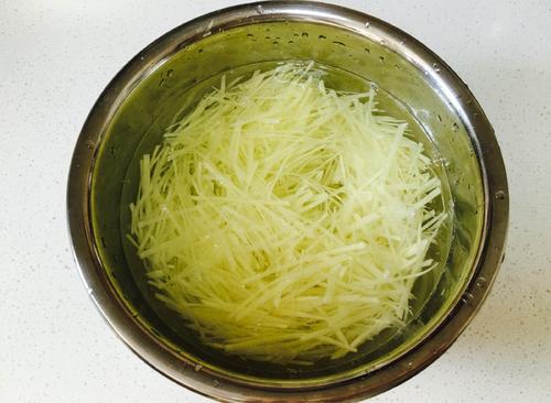 【酸辣土豆丝】
