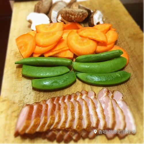 【培根炒四色时蔬】